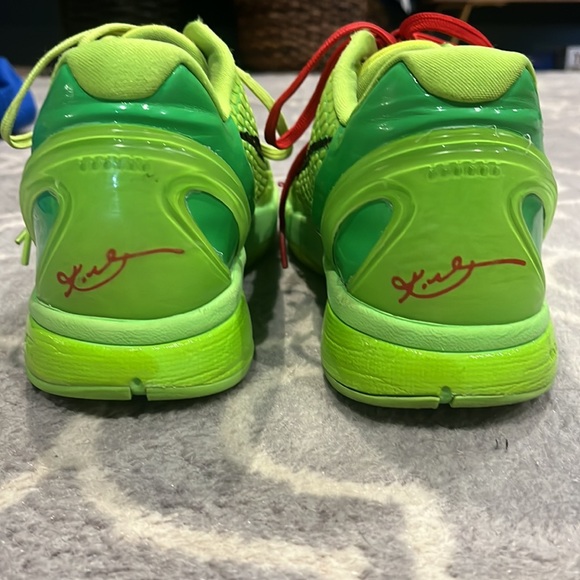 Nike Green and Red Sneakers with Sporty Design - Picture 3 of 4